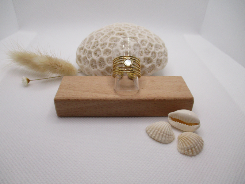 Bague dorée et nacre