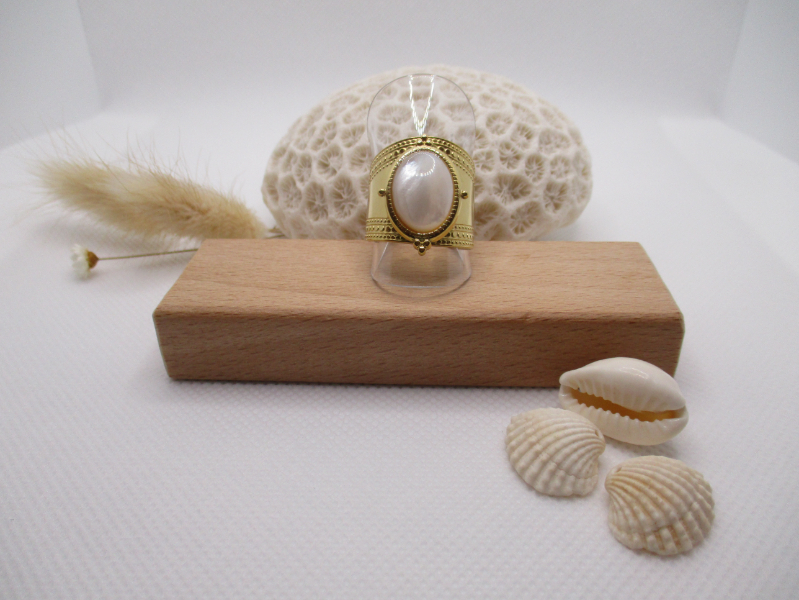 Bague dorée et nacre